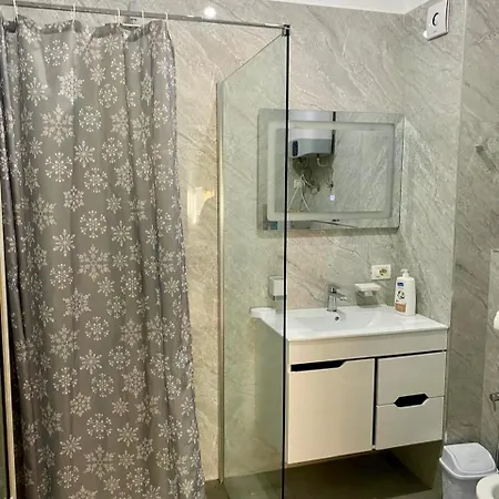 Green Apartment Apartment Paskuqan